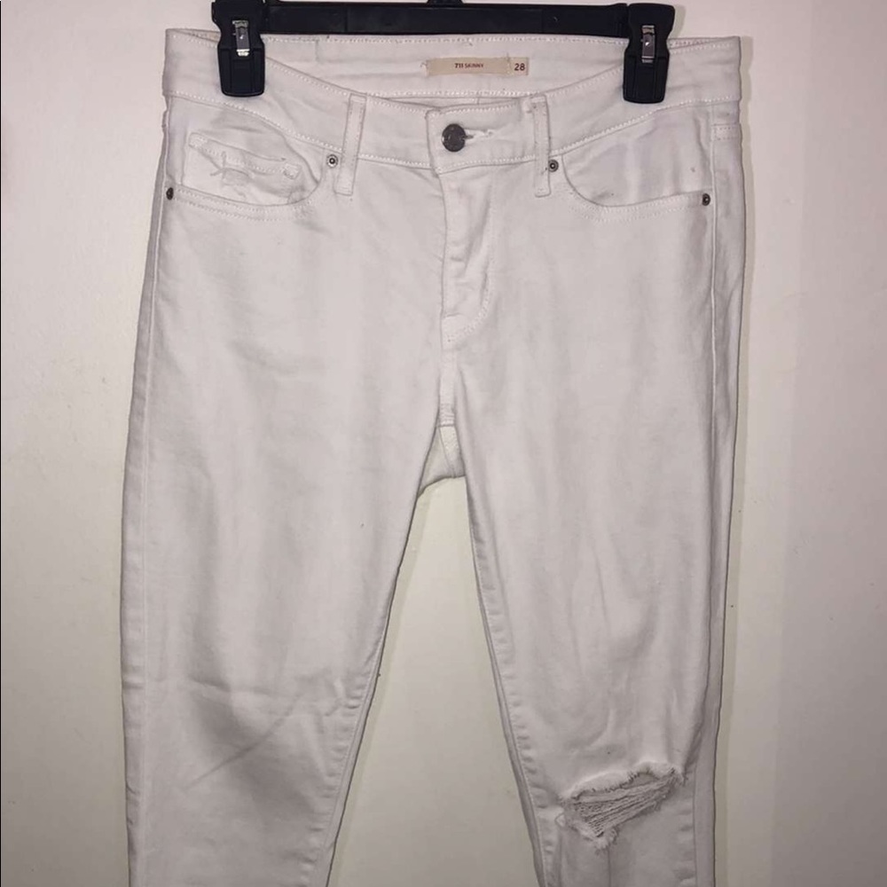White Levi jeans